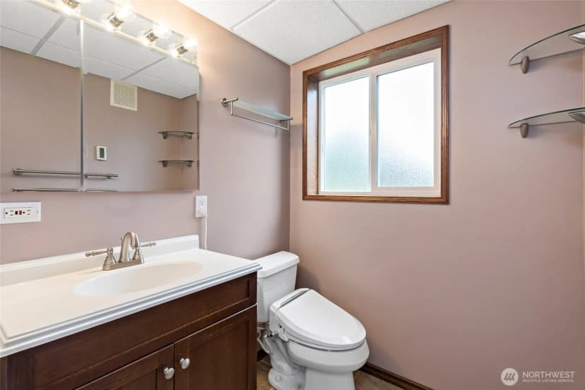 Property photo for 21212 4th Avenue S, Des Moines photo 30
