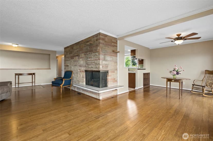 Property photo for 21212 4th Avenue S, Des Moines photo 10