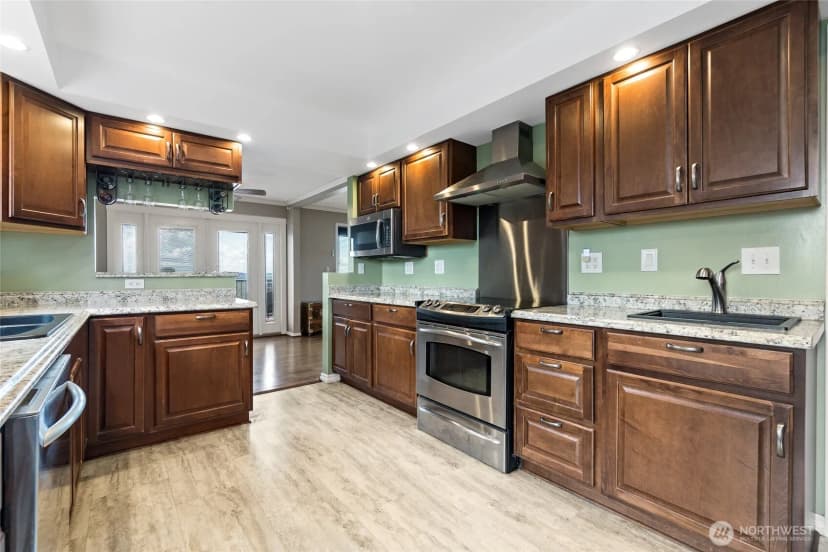 Property photo for 21212 4th Avenue S, Des Moines photo 14