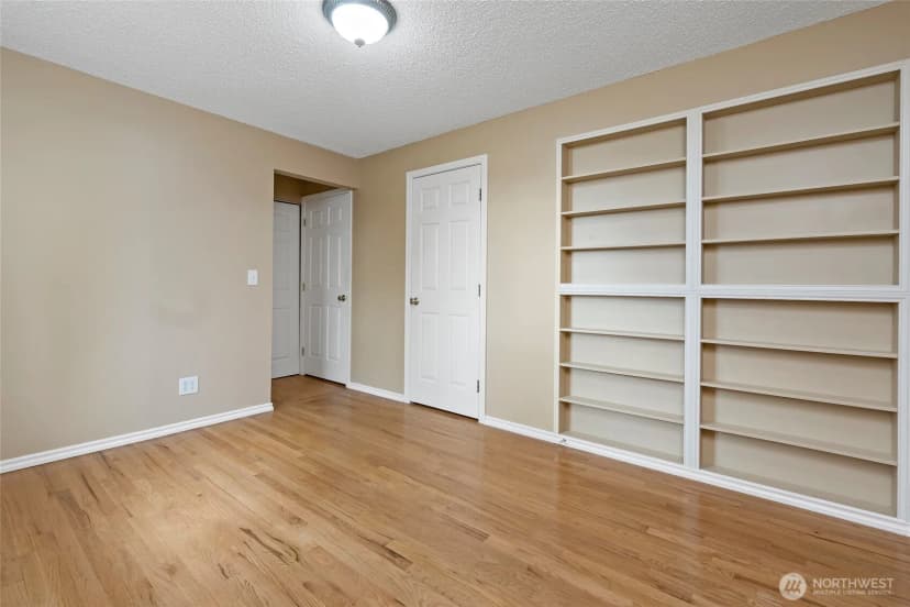 Property photo for 21212 4th Avenue S, Des Moines photo 17