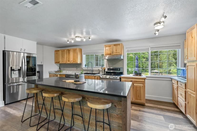 Property photo for 13520 Burn Road, Arlington photo 9