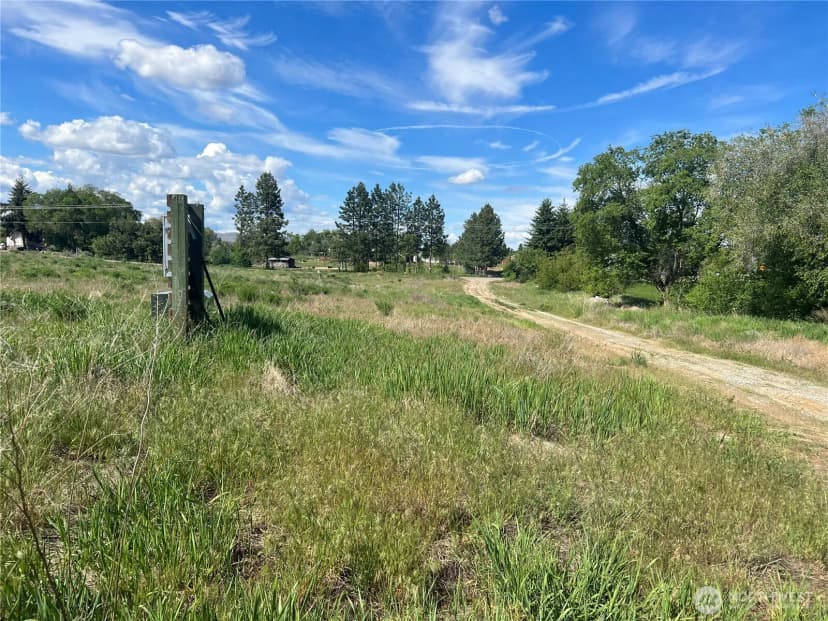 Property photo for 38 Miller Road, Omak photo 21