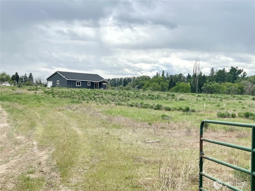 Property photo for 38 Miller Road, Omak photo 18