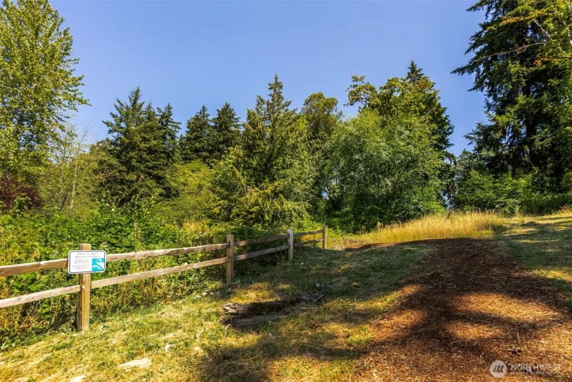 Property photo for 4255 Aberdeen Way Ne, Renton photo 32