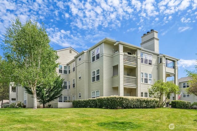 Property photo for 4109 224th Lane Se #213, Issaquah photo 2