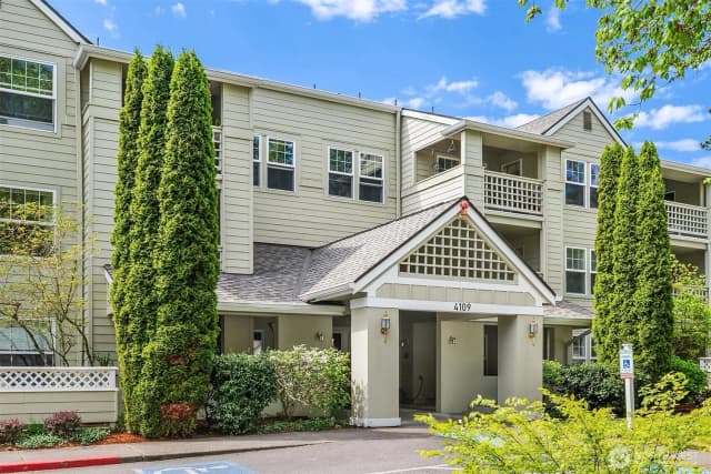Property photo for 4109 224th Lane Se #213, Issaquah