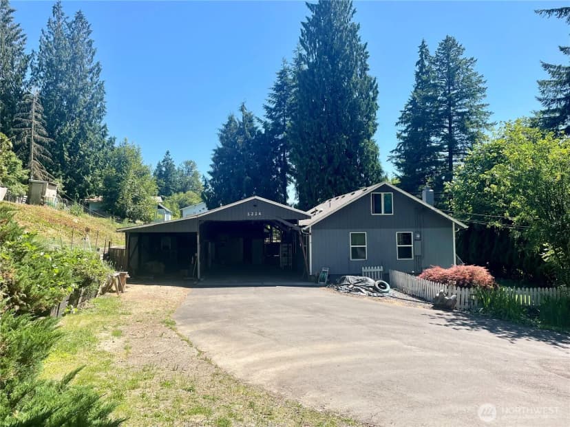 Property photo for 1224 Coal Creek Road, Longview photo 2