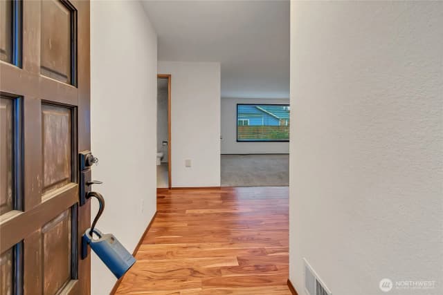 Property photo for 16820 36th Avenue E, Tacoma photo 4