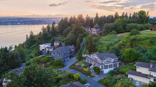 Property photo for 7934 Lake View Lane, Mercer Island photo 2