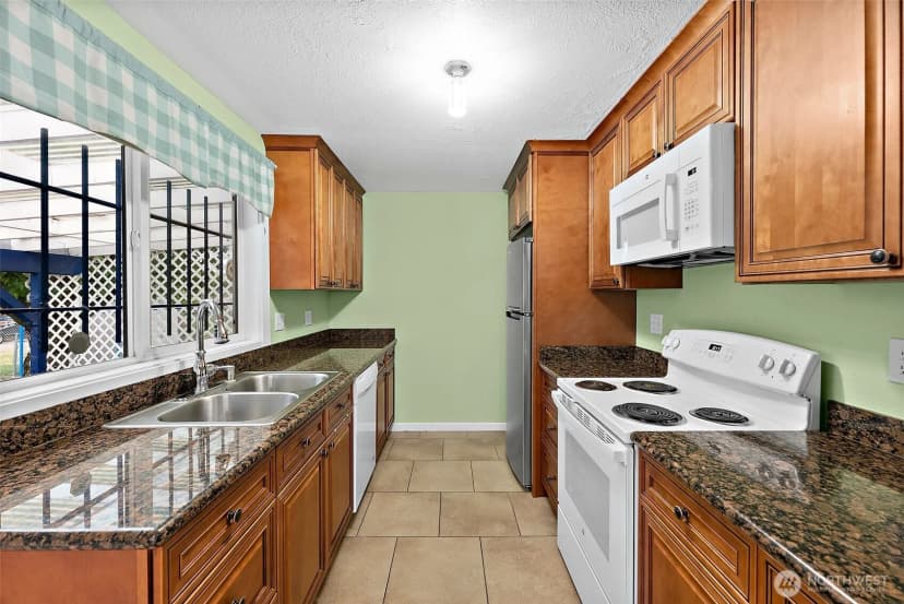 Property photo for 1811 S Sprague Avenue, Tacoma photo 5