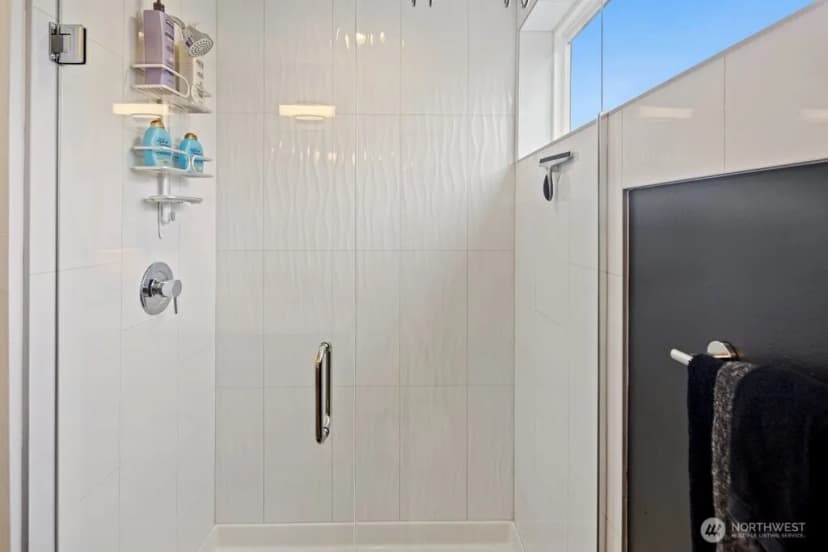 Property photo for 5710 Roosevelt Way Ne #b, Seattle photo 15