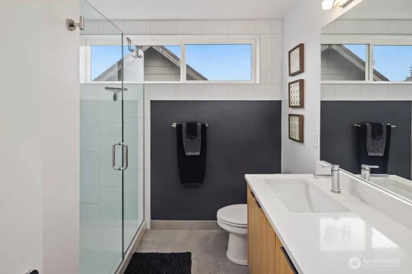 Property photo for 5710 Roosevelt Way Ne #b, Seattle photo 14