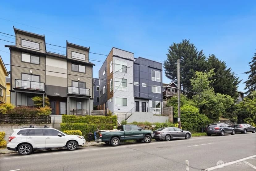 Property photo for 5710 Roosevelt Way Ne #b, Seattle photo 2