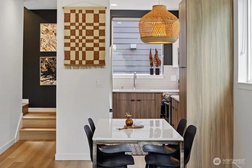 Property photo for 5710 Roosevelt Way Ne #b, Seattle photo 8
