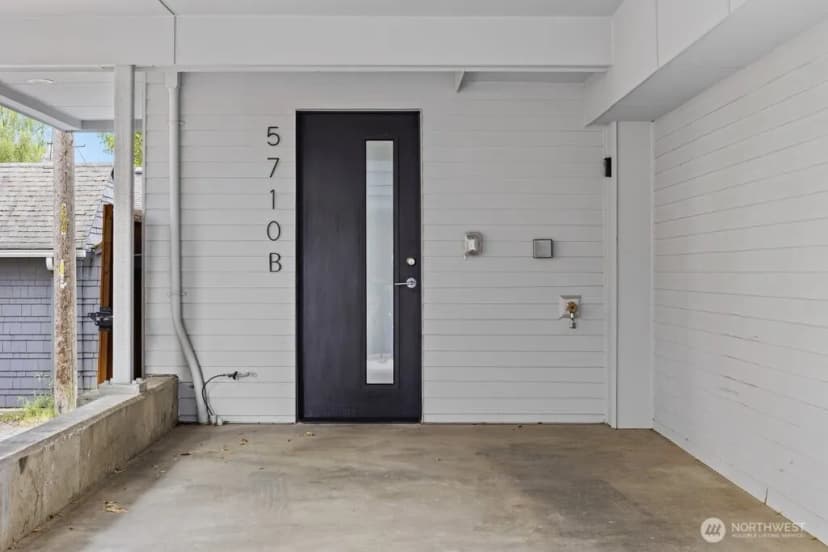 Property photo for 5710 Roosevelt Way Ne #b, Seattle photo 24