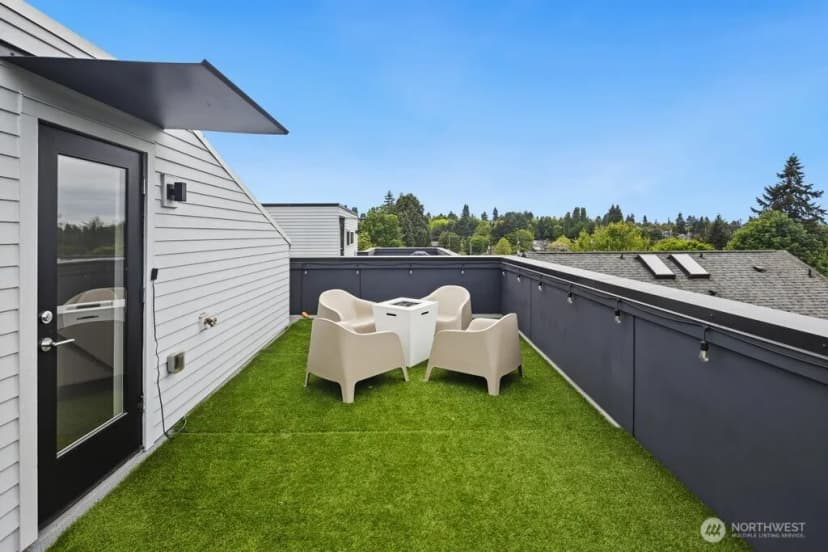 Property photo for 5710 Roosevelt Way Ne #b, Seattle photo 19