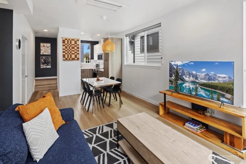 Property photo for 5710 Roosevelt Way Ne #b, Seattle photo 6