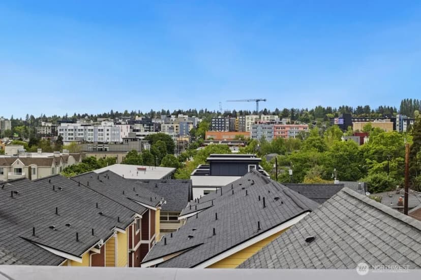 Property photo for 5710 Roosevelt Way Ne #b, Seattle photo 22