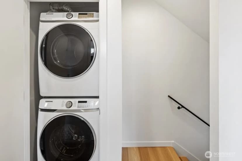 Property photo for 5710 Roosevelt Way Ne #b, Seattle photo 18