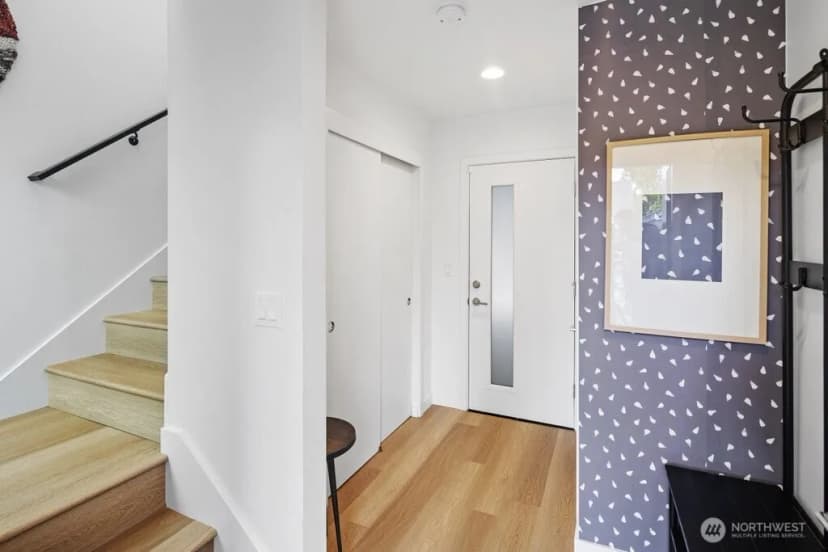 Property photo for 5710 Roosevelt Way Ne #b, Seattle photo 17