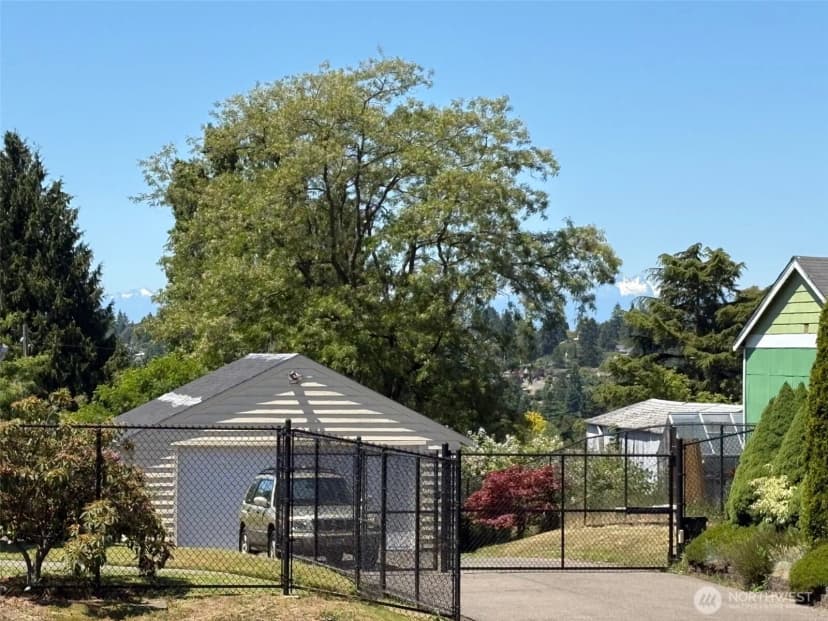 Property photo for 10644 19th Avenue Se, Seattle photo 12