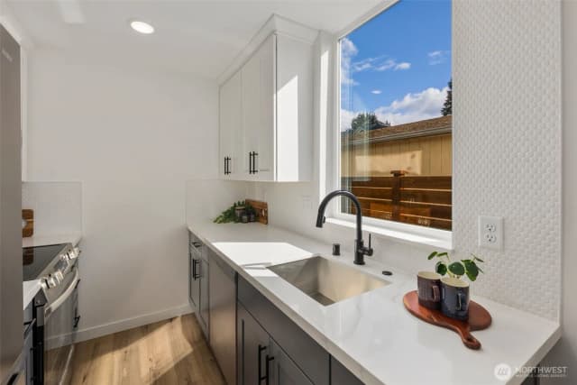 Property photo for 817 C S Rose Street, Seattle photo 4