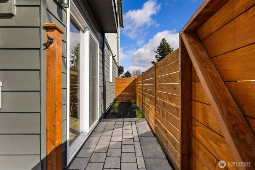 Property photo for 817 C S Rose Street, Seattle photo 21