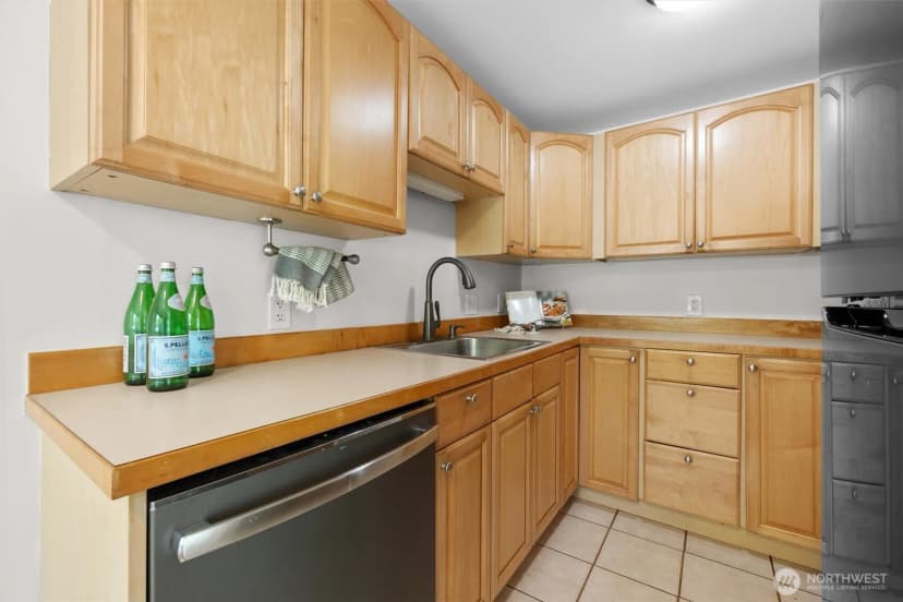 Property photo for 664 W Emerson Street #unit A, Seattle photo 12