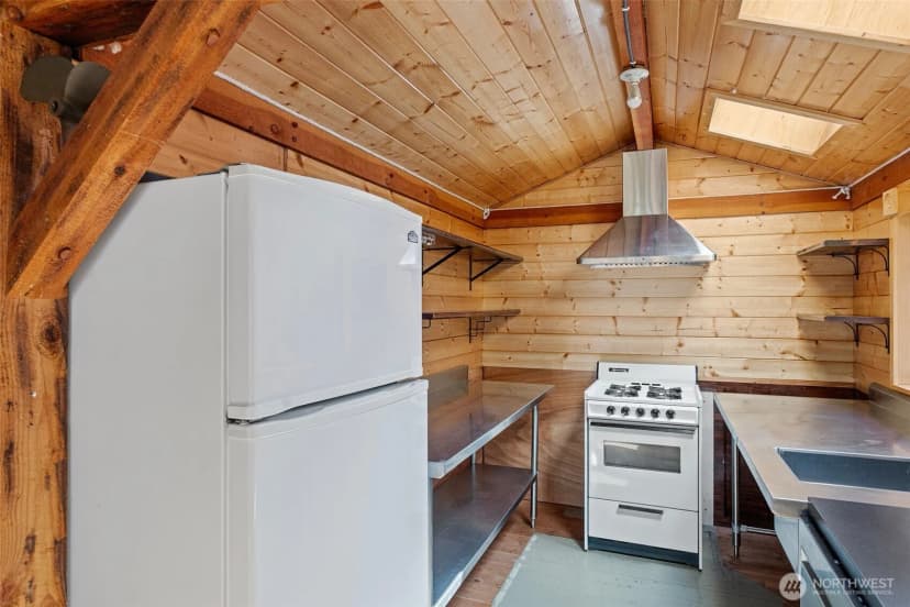 Property photo for 35 N Airport Way, Stuart Island photo 11