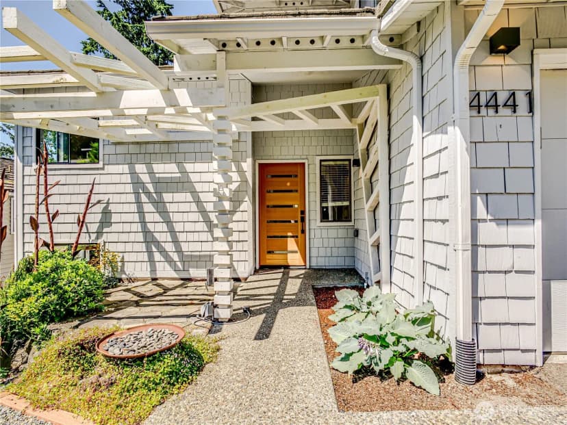 Property photo for 4441 53rd Avenue Sw, Seattle photo 2