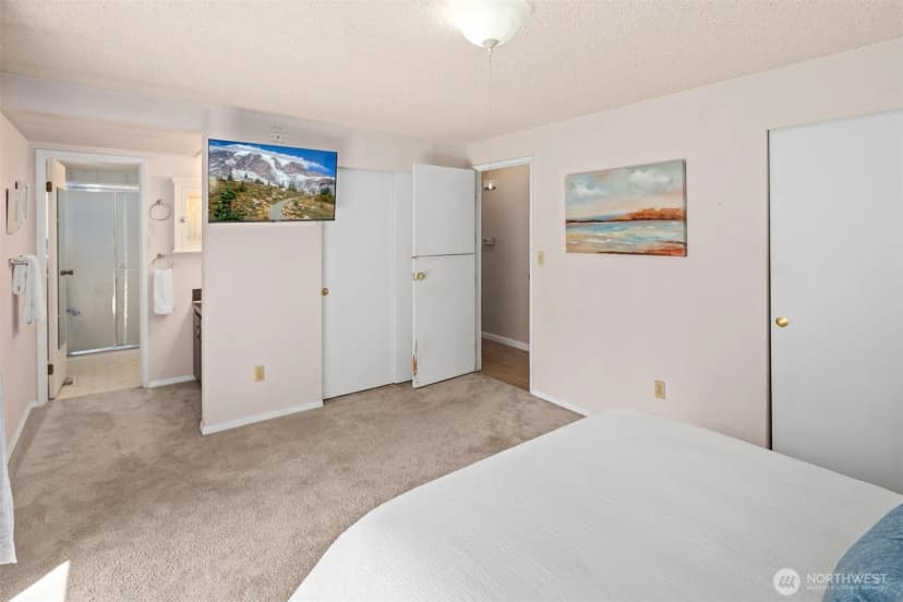 Property photo for 19611 30th Avenue Ne, Shoreline photo 15