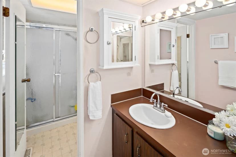 Property photo for 19611 30th Avenue Ne, Shoreline photo 16