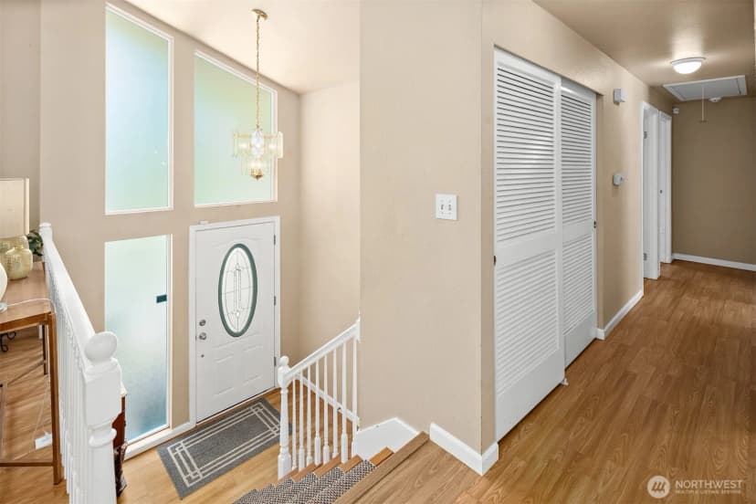 Property photo for 19611 30th Avenue Ne, Shoreline photo 13