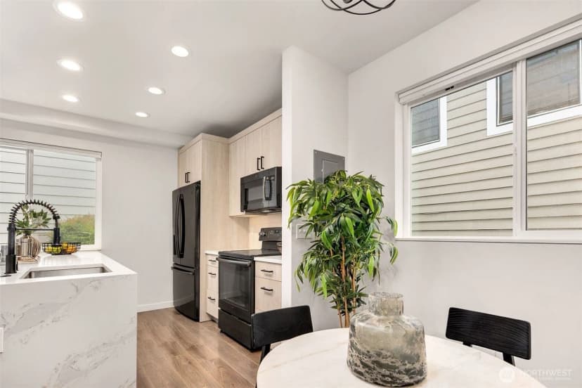 Property photo for 919 N 103rd Street #a, Seattle photo 14