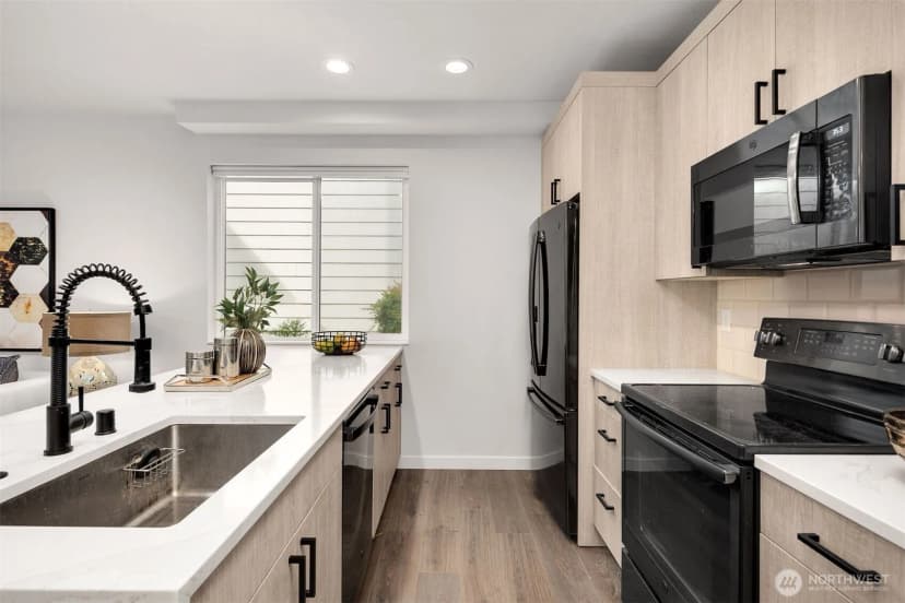 Property photo for 919 N 103rd Street #a, Seattle photo 11