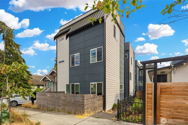 Property photo for 919 N 103rd Street #a, Seattle photo 2