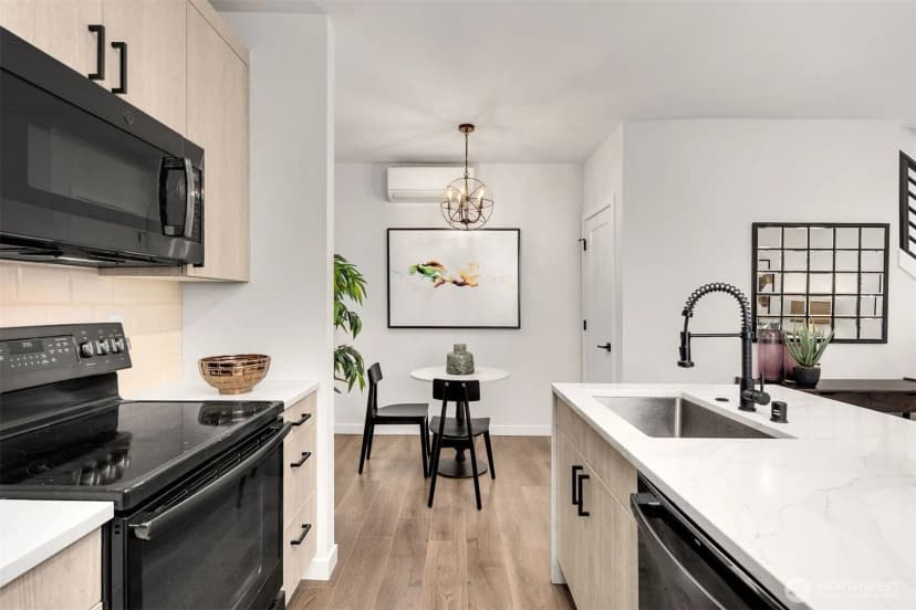 Property photo for 919 N 103rd Street #a, Seattle photo 17