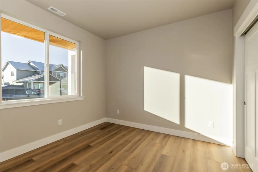 Property photo for 400 E Heatherstone Court, Ellensburg photo 3