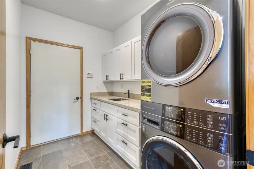 Property photo for 5011 81st Street Sw, Lakewood photo 28