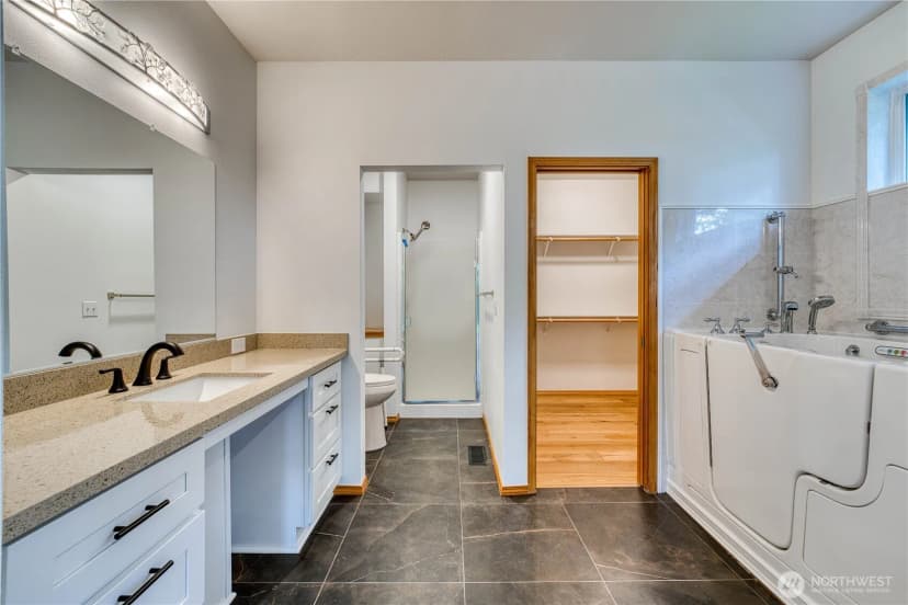 Property photo for 5011 81st Street Sw, Lakewood photo 16