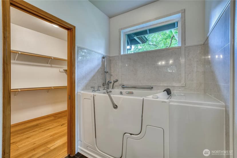 Property photo for 5011 81st Street Sw, Lakewood photo 18