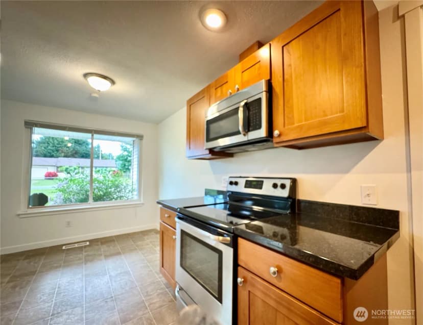 Property photo for 8312 121st Street Sw, Lakewood photo 5