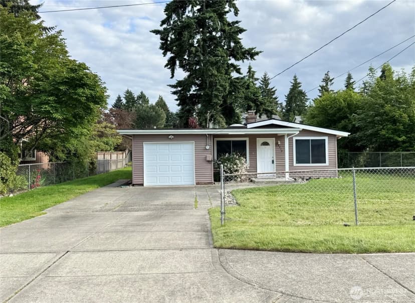 Property photo for 8312 121st Street Sw, Lakewood photo 2