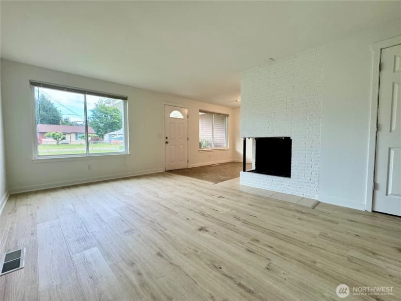Property photo for 8312 121st Street Sw, Lakewood photo 4