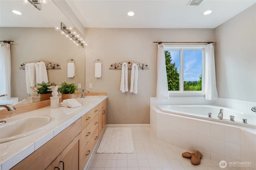 Property photo for 11120 Ne 106th Place, Kirkland photo 25