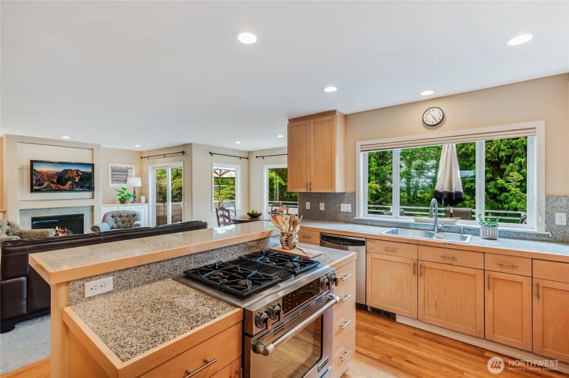 Property photo for 11120 Ne 106th Place, Kirkland photo 10