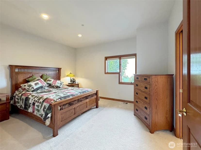 Property photo for 706 W 4th Street, Port Angeles photo 15