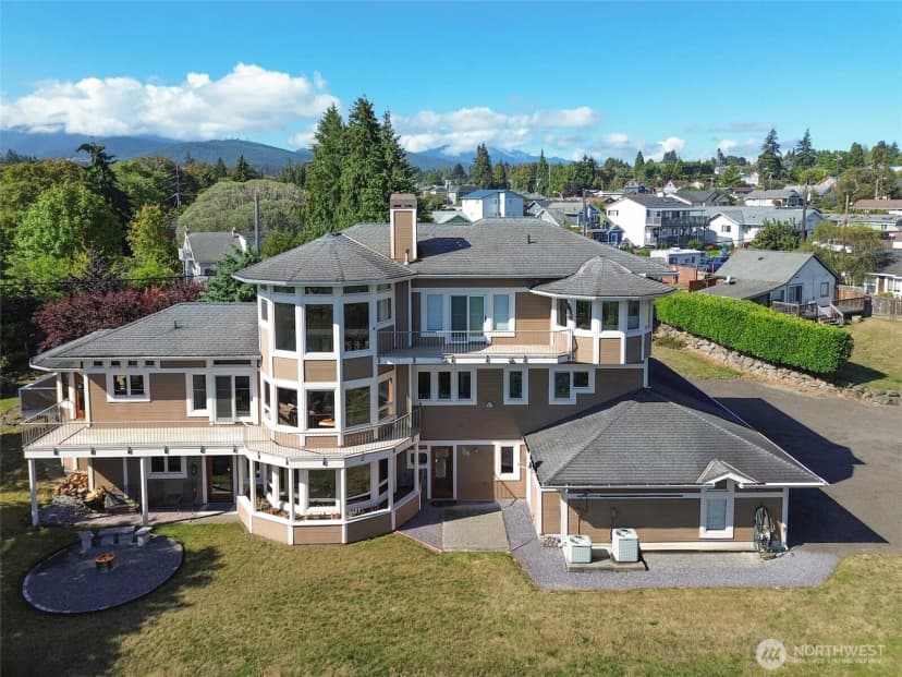Property photo for 706 W 4th Street, Port Angeles