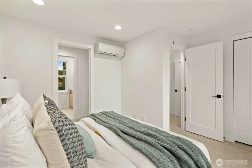 Property photo for 1521 N 39th Street, Seattle photo 16
