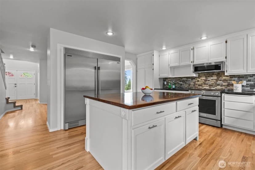 Property photo for 2423 Viewcrest Avenue, Everett photo 9